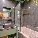 1br Flat With Balcony Near The Eiffel Tower