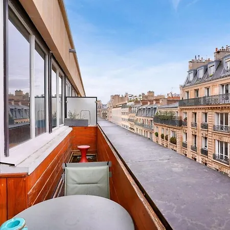 1br Flat With Balcony Near The Eiffel Tower شقة *