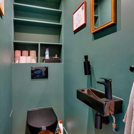 شقة 1br Flat With Balcony Near The Eiffel Tower باريس