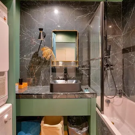 شقة 1br Flat With Balcony Near The Eiffel Tower *