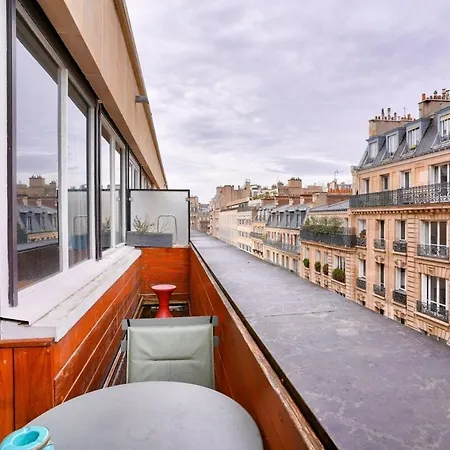 1br Flat With Balcony Near The Eiffel Tower شقة