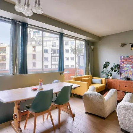 1br Flat With Balcony Near The Eiffel Tower شقة *