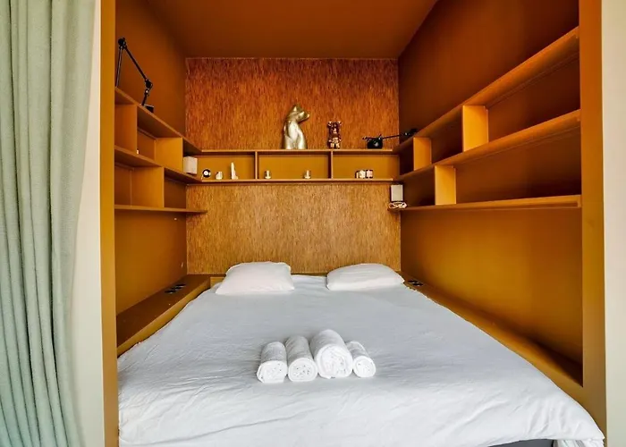 1br Flat With Balcony Near The Eiffel Tower 아파트