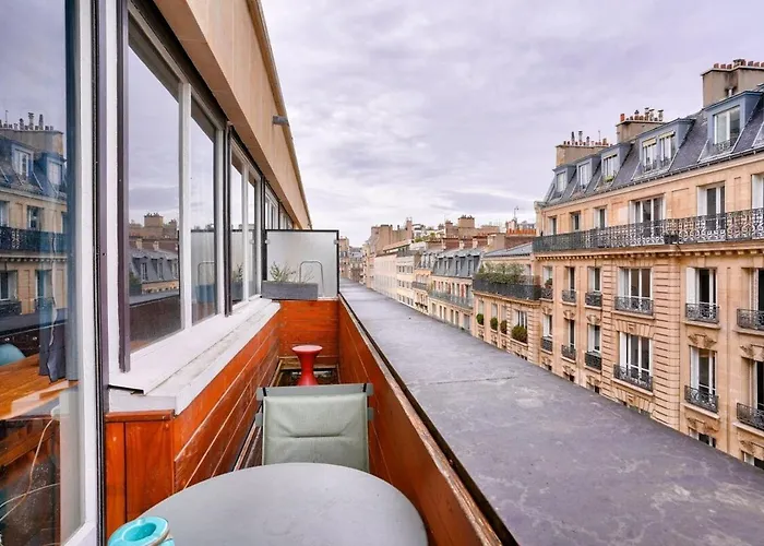 1br Flat With Balcony Near The Eiffel Tower 아파트